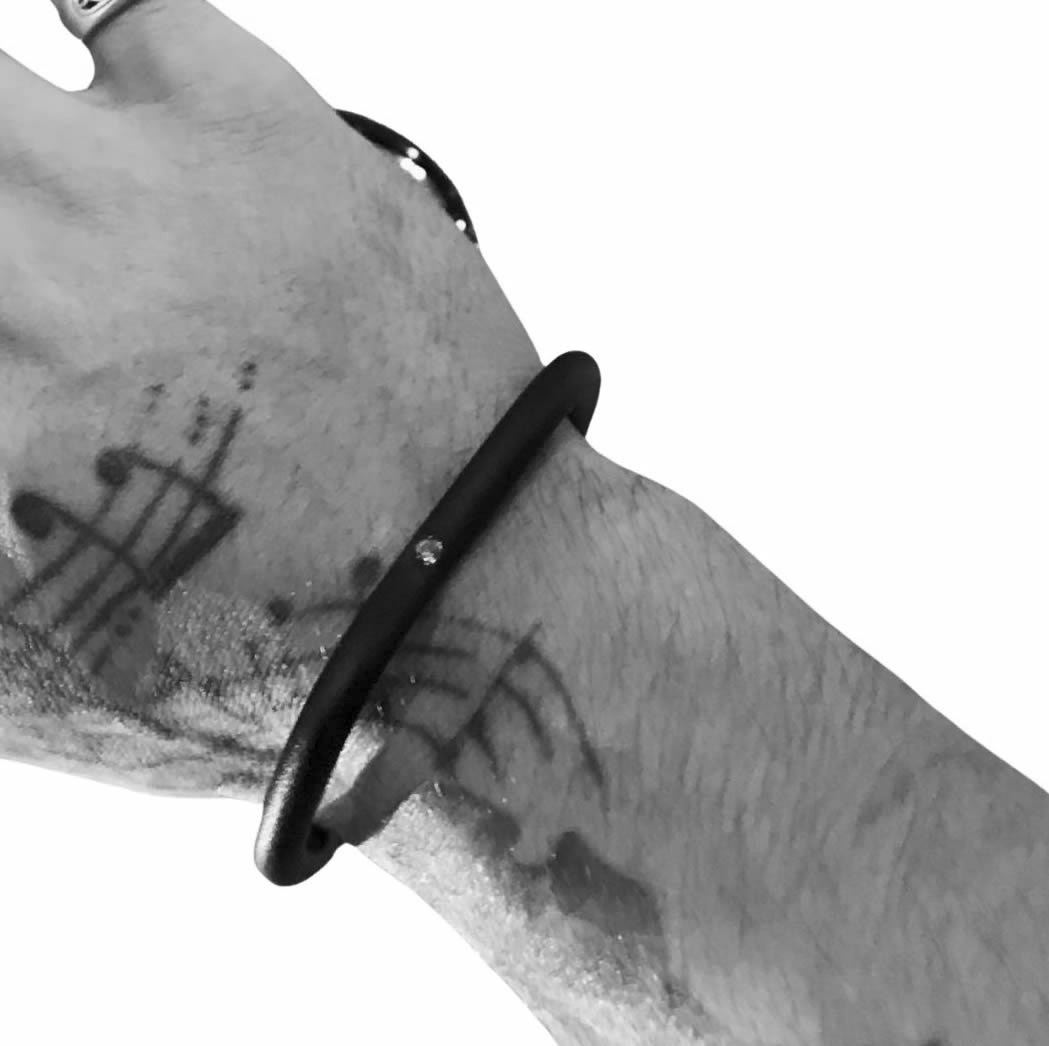 pulseira-aluminio-pintura-eletrostácia-eny-schuch-pb